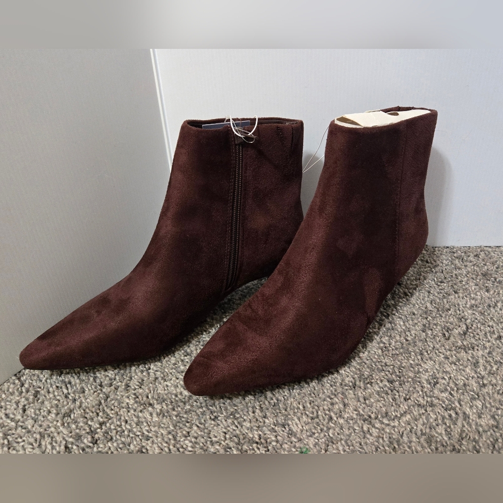 Brown Faux Suede Boots, Zips Up the Side, Universal Thread, Sz8.5, New With Tags - Picture 2 of 10